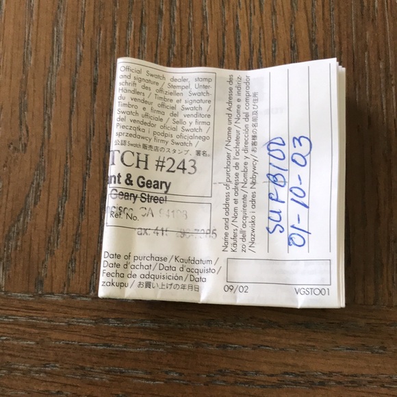 SWATCH 007 40TH ANNIVERSARY Black leather strap w/adjustable snap buckle closure - Picture 4 of 8